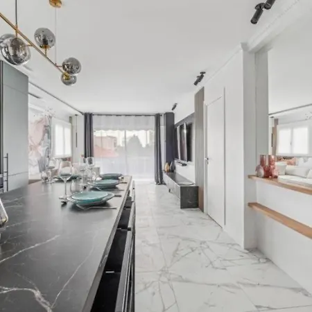 Moderne A Apartment